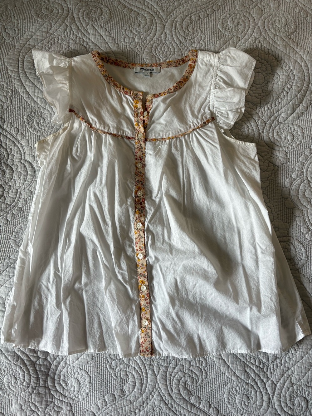 Madewell White Cotton Button-Front Flutter Sleeve Top with Floral Trim